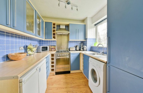 Middle Park and Sutcliffe Apartment | Homely 2-bedroom apartment in nice London with WiFi