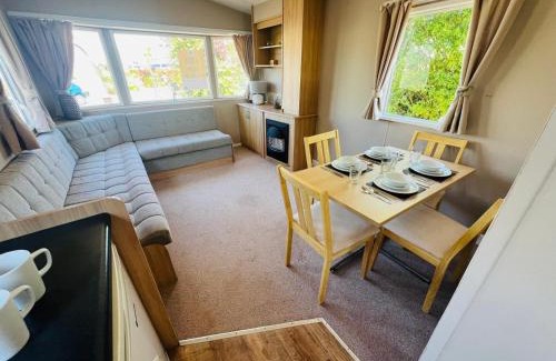 Great Yarmouth Boat Rental | Homely 8 Berth Caravan At California Cliffs Near To Scratby Beach Ref 50067G