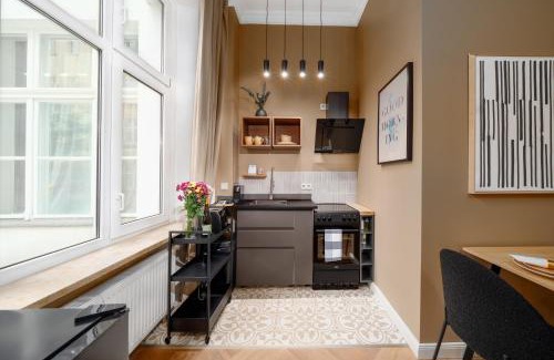 Prenzlauer Berg Apartment | Homely Berlin - Heritage Studio , Kingsize Bed , Kitchen , WiFi
