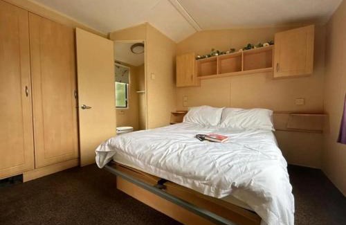 Winestead Boat Rental | Homely Caravan At Sand Le Mere Holiday Park In Yorkshire Ref 71012M