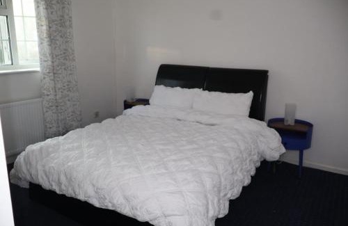 Vange Apartment | Homely three bedroom