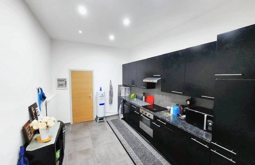 Sint-Jans-Molenbeek Apartment | Homerez - Apt. Molenbeek-St-Jean + Parking
