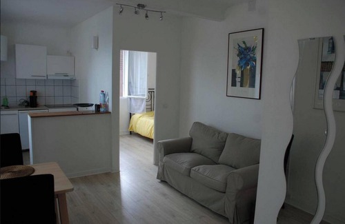 Rosny-sous-Bois Apartment | Homerez - Apartment in Rosny-sous-Bois