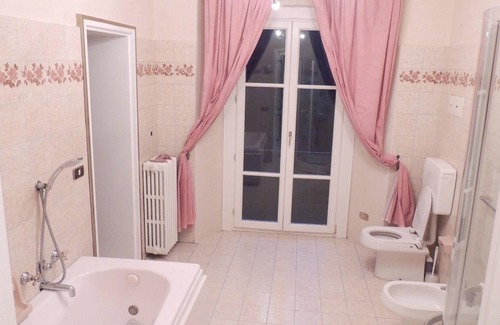 Centro Storico Nord Apartment | Homerez - Appartement for 8 ppl. with jacuzzi, terrace and balcony at Brescia