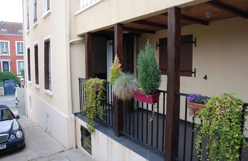 Rosny-sous-Bois Apartment | Homerez - Apt in Rosny-s-Bois, Parking