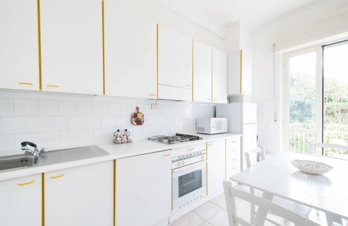 Vieste Apartment | Homerez - Apt in Vieste with balcony