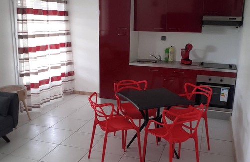 Saint-Esprit Apartment | Homerez - Apt Saint-Esprit, mountain view