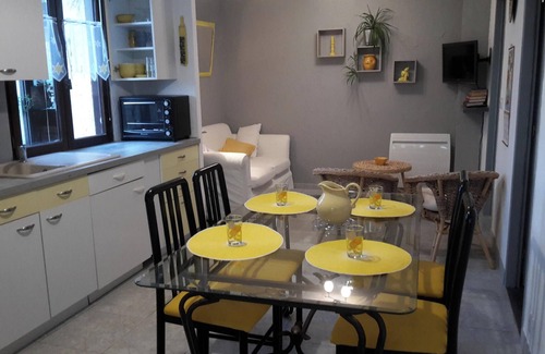 Villeneuve d'Aveyron Apartment | Homerez - Apt. Villeneuve with garden