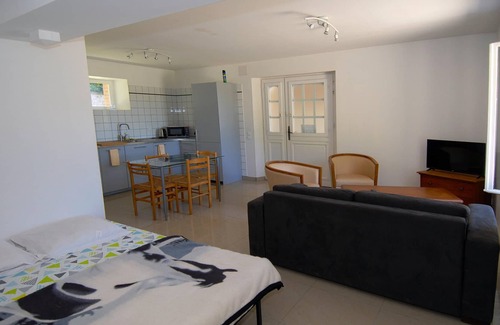 Monthenault House | Homerez - Beautiful house for 8 ppl. with terrace at Monthenault