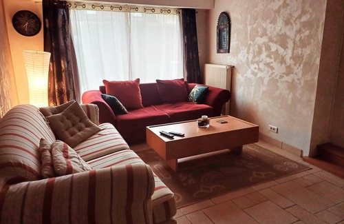 Cezy House | Homerez - Beautiful house for 8 ppl. with garden and terrace at Cézy
