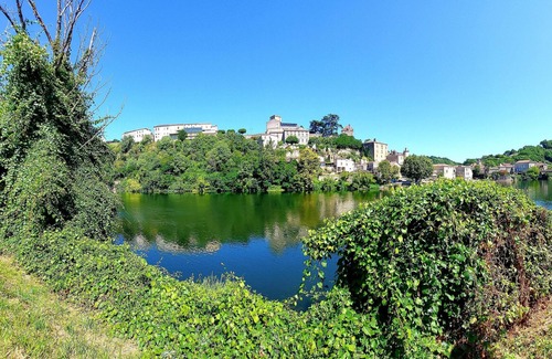 Duravel Apartment | Homerez - Beautiful studio for 2 ppl. with shared pool and garden at Duravel