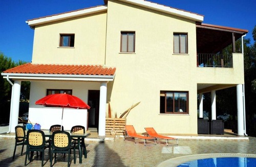Fyti House | Homerez - Big house 15 km away from the beach for 9 ppl. with swimming-pool