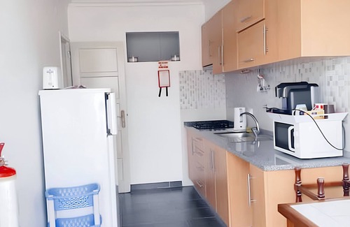 Feijo Apartment | Homerez - Bright apartment in Almada with shared pool