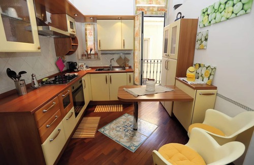 Rome City Centre Apartment | Homerez - Central Rome Apartment