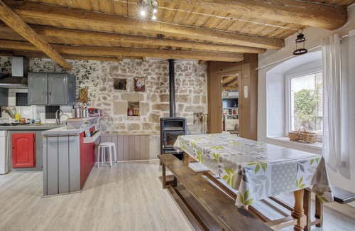 Valprivas House | Homerez - Charming house in Valprivas with a private garden.