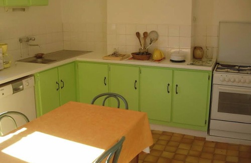 Chataigneraie Cantalienne Apartment | Homerez - Comfortable apartment in Vitrac - 40 m² - Garden view