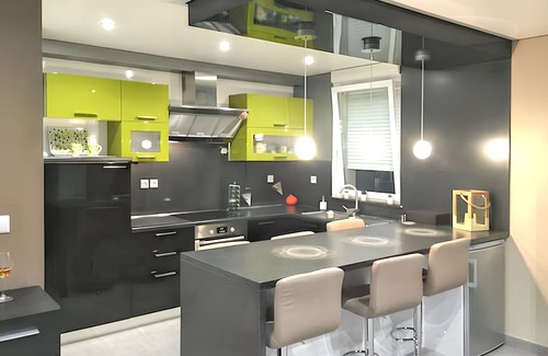 Apach Apartment | Homerez - Comfortable Apartment in Apach with Balcony