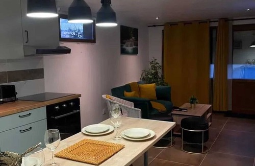 Ecuelles Apartment | Homerez - Apt in Moret-Loing-et-Orvanne