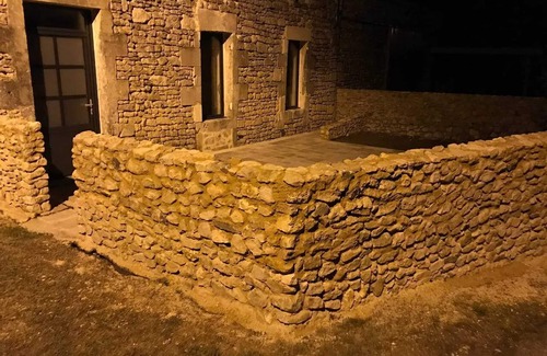 Saint-Ciers-sur-Gironde House | Homerez - Chalet in Saint-Ciers-sur-Gironde