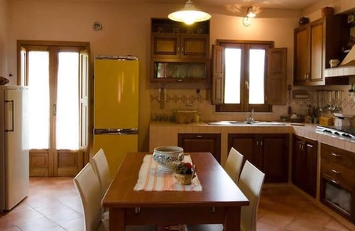 Decollatura House | Homerez - House for 4 ppl. with jacuzzi, garden and terrace at Decollatura