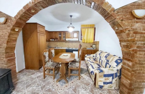 Berat House | Homerez - House in Berat with parking.