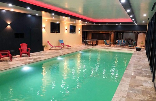 Clermont-Creans Ski Chalet | Homerez - Nice chalet for 7 ppl. with shared pool and terrace at Clermont-Créans