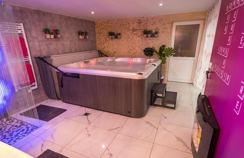 Arcay House | Homerez - Nice house with garden and terrace & Wifi