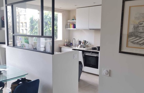 Chatou Apartment | Homerez - Spacious apartment near Chatou with fenced garden