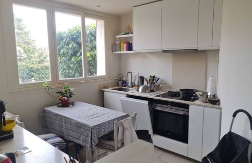 Chatou Apartment | Homerez - Spacious apartment near Chatou with fenced garden