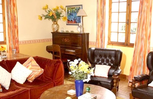 Carlucet House | Homerez - Spacious house for 4 ppl. with shared pool and terrace at Carlucet