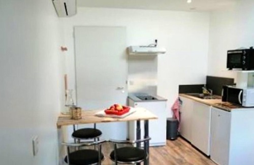 Saint-Jory Apartment | Homerez - Studio for 4 ppl. with shared pool, garden and terrace at Saint-Jory