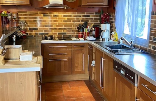 Nalliers Villa | Homerez - Villa for 8 ppl. with swimming-pool, garden and terrace at Nalliers