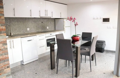 Ponte de Lima Villa | Homerez - Villa in Rebordões, pool and jacuzzi