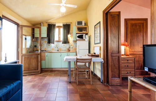 Pisa Villa | Homerez - Villa in Pisa, shared pool.