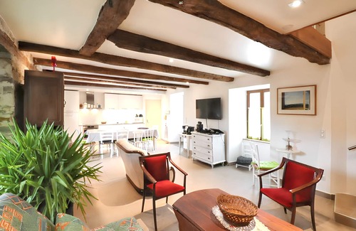 Vieillevie Villa | Homerez - Villa in Vieillevie + private pool