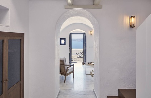 Firostefani Apartment | Homeric Poems
