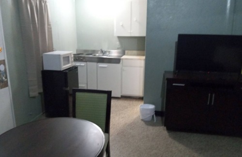 Sanford Hotel | Homes-N-Courts