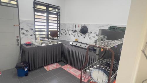 Kampung Pengkalan Maras House | HOMESTAY BAJET AL-KAUTSAR BANGLO 3 BILIK BERDEKATAN UNISZA, UMT, IPG, MRSM KT, AIRPORT, Kuala Nerus
