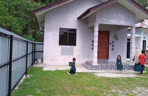 Kuala Terengganu House | Homestay Idaman B B with 2 room aircond 2 Quen Bed and Not Sharing Room -Privacy