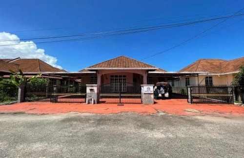 Bukit Besar House | HOMESTAY IZHAN BANDAR KUALA TERENGGANU