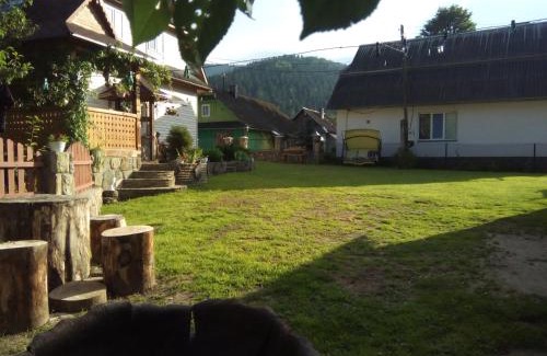 Tatariv House | Homestay Opryshky
