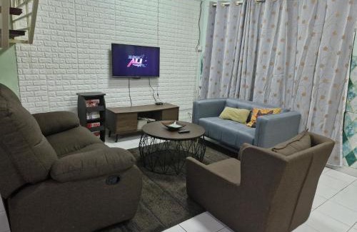 Sungai Buloh House | Homestay Saujana Utama