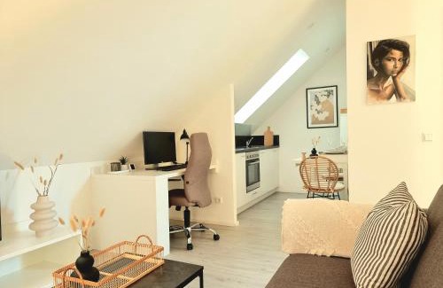 Richard-Strauss-Straße Apartment | Homestay-Stylish, Zentral- Loft Apartment-Parking
