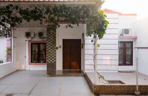 Pekalongan House | Homestay Syariah Bayt