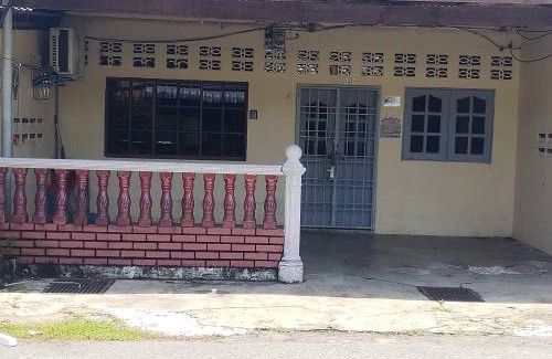 Taman Bidara House | Homestay Wira Fh
