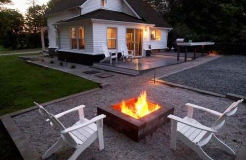 Ames House | Hometown Haven- 3 bedroom, Large Yard, Firepit