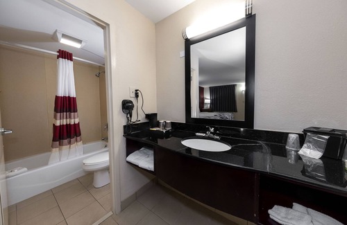 Bordentown Hotel | HomeTowne Studios by Red Roof Bordentown - McGuire AFB