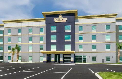 Bearss Plaza Hotel | HomeTowne Studios by Red Roof Tampa - Airport