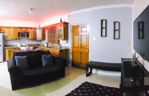 Constant Spring Apartment | Homey Bjorn Chateau, Super Quiet, Relaxing & Clean, Great for Family or Friends.