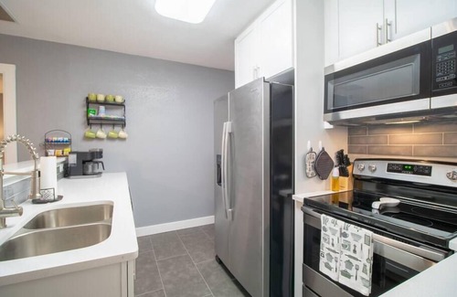 Marietta House | Homey Bungalow Convenient to Marietta and I-75!